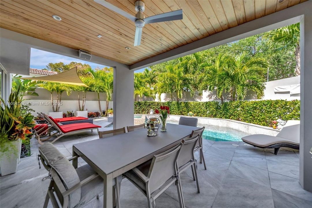 出租: $26,000 (4 贝兹, 4 浴室, 3020 平方英尺)