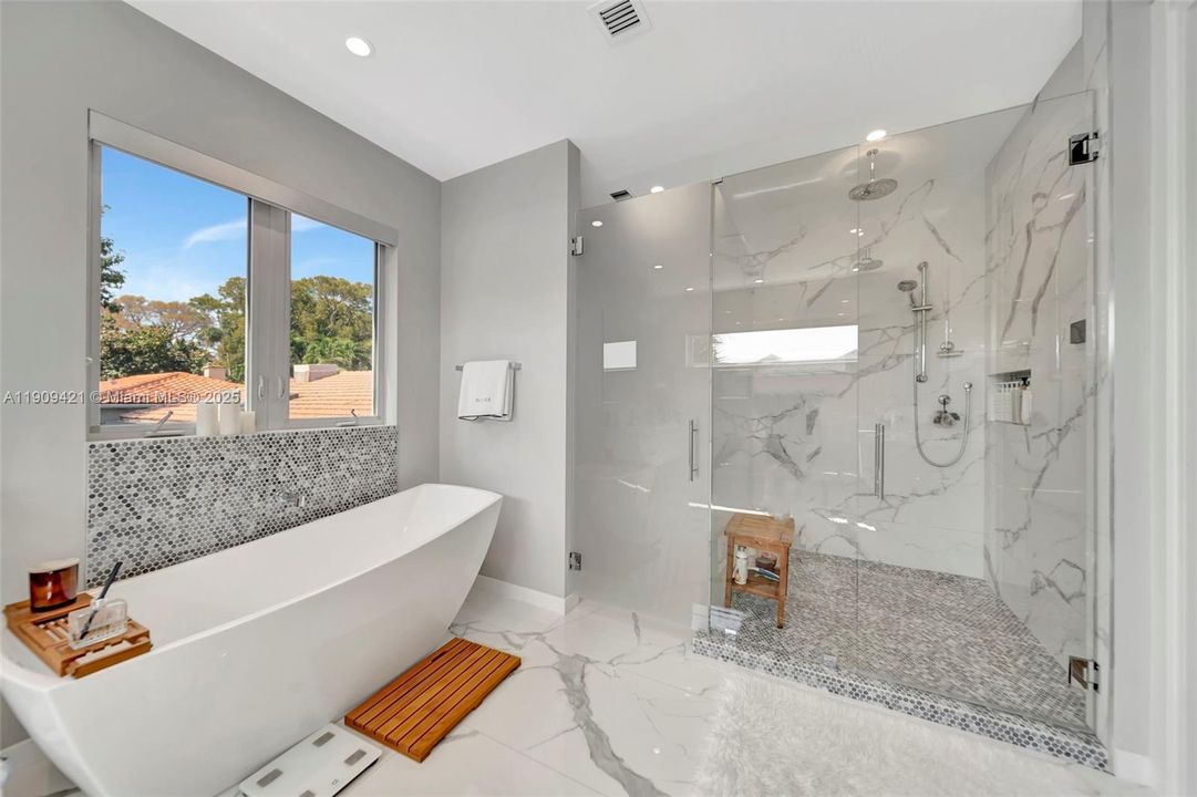 出租: $26,000 (4 贝兹, 4 浴室, 3020 平方英尺)