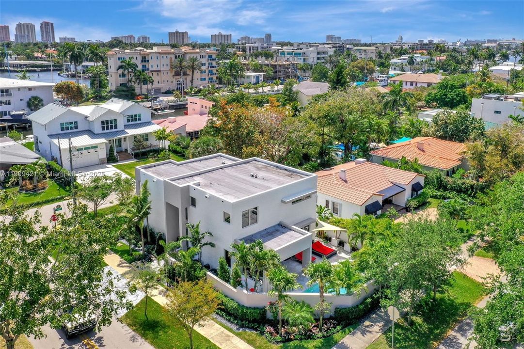 出租: $26,000 (4 贝兹, 4 浴室, 3020 平方英尺)