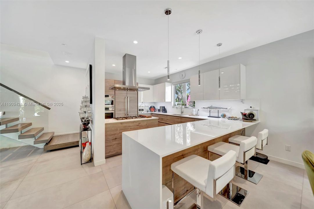 出租: $26,000 (4 贝兹, 4 浴室, 3020 平方英尺)