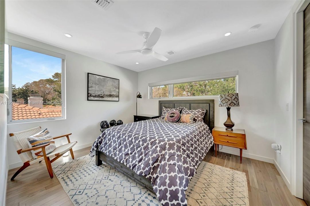 出租: $26,000 (4 贝兹, 4 浴室, 3020 平方英尺)