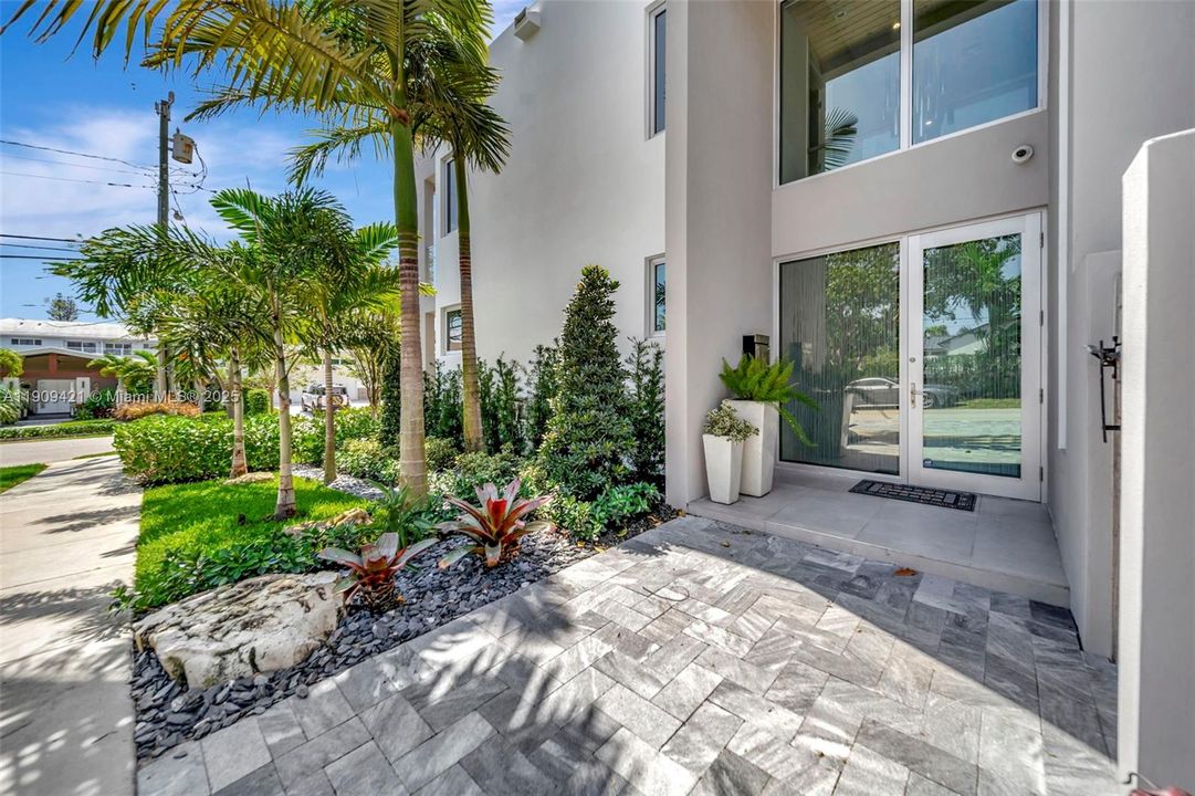 出租: $26,000 (4 贝兹, 4 浴室, 3020 平方英尺)