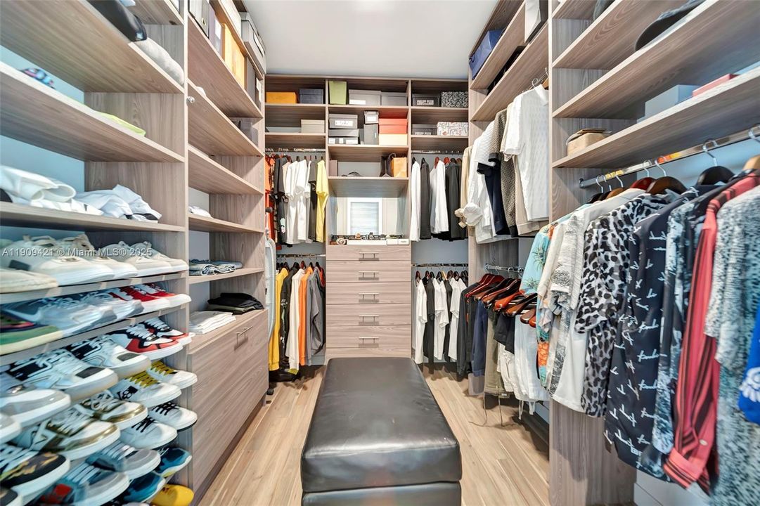 出租: $26,000 (4 贝兹, 4 浴室, 3020 平方英尺)