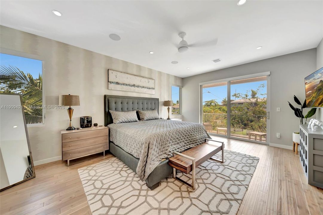 出租: $26,000 (4 贝兹, 4 浴室, 3020 平方英尺)