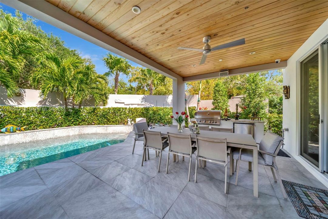 出租: $26,000 (4 贝兹, 4 浴室, 3020 平方英尺)