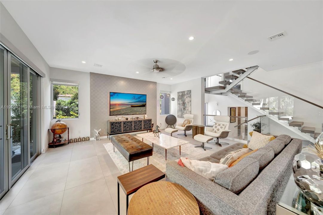 出租: $26,000 (4 贝兹, 4 浴室, 3020 平方英尺)