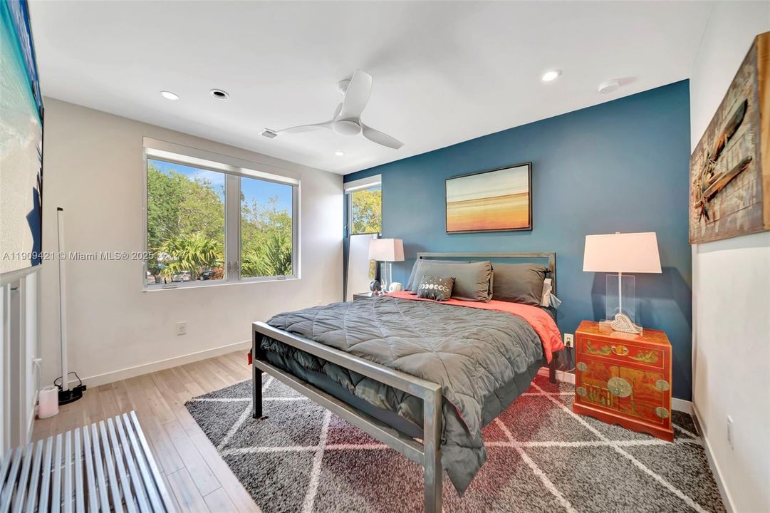 出租: $26,000 (4 贝兹, 4 浴室, 3020 平方英尺)