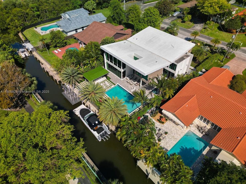 В аренду: $42,000 (7 спален, 6 ванн, 5560 Квадратных фут)