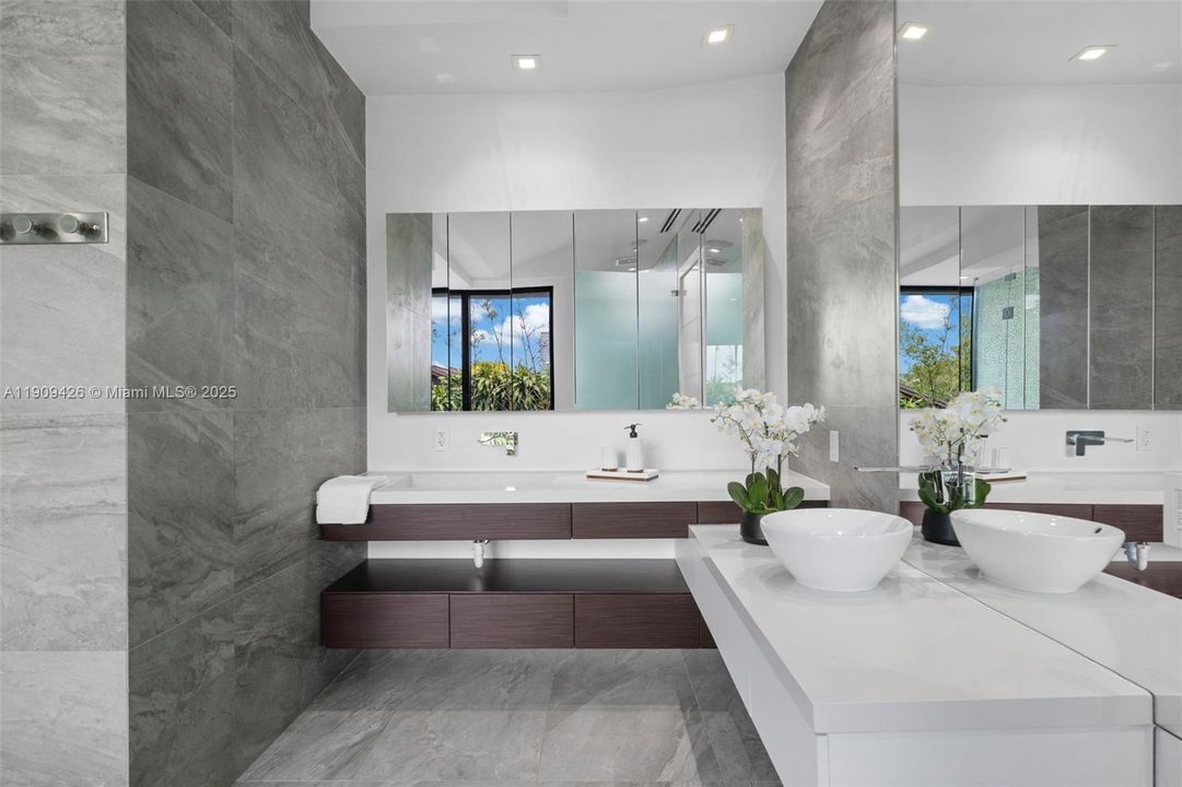 В аренду: $42,000 (7 спален, 6 ванн, 5560 Квадратных фут)