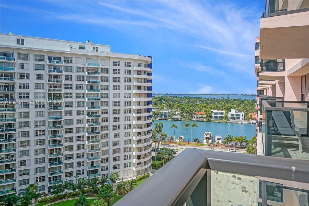 Active With Contract: $489,000 (1 beds, 1 baths, 790 Square Feet)