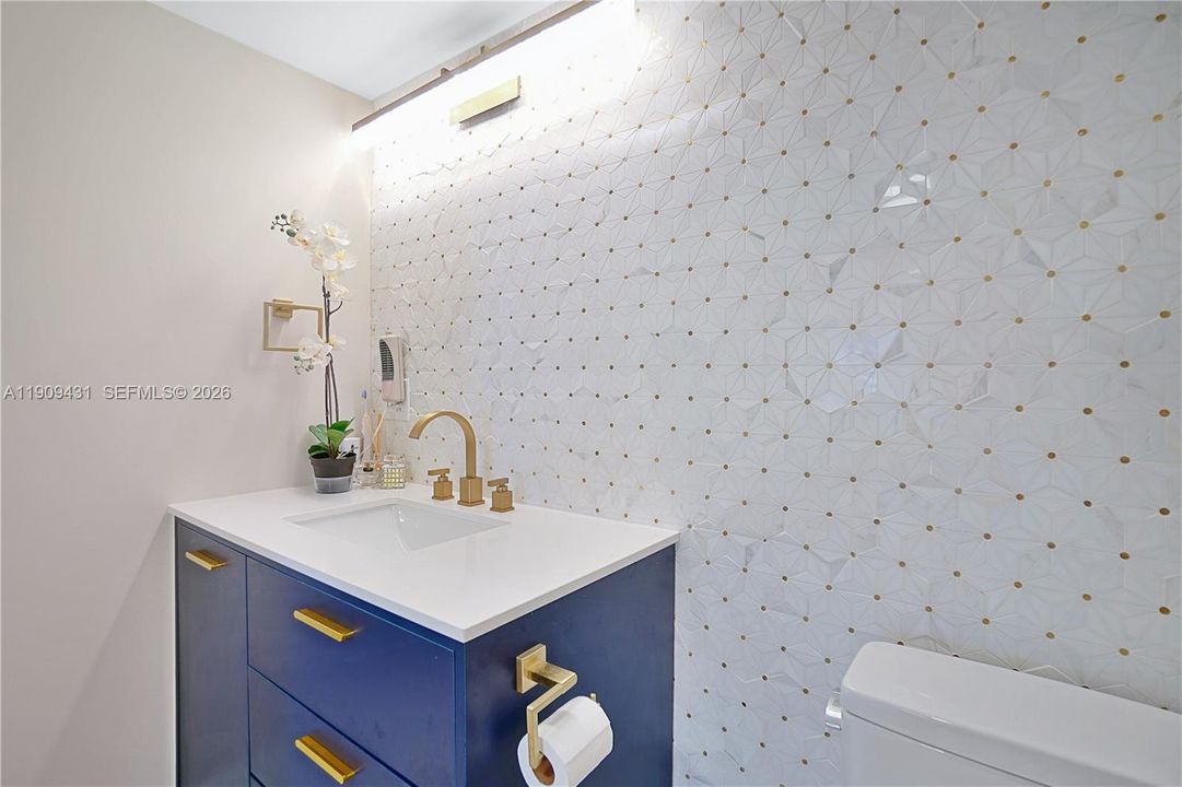 Active With Contract: $489,000 (1 beds, 1 baths, 790 Square Feet)