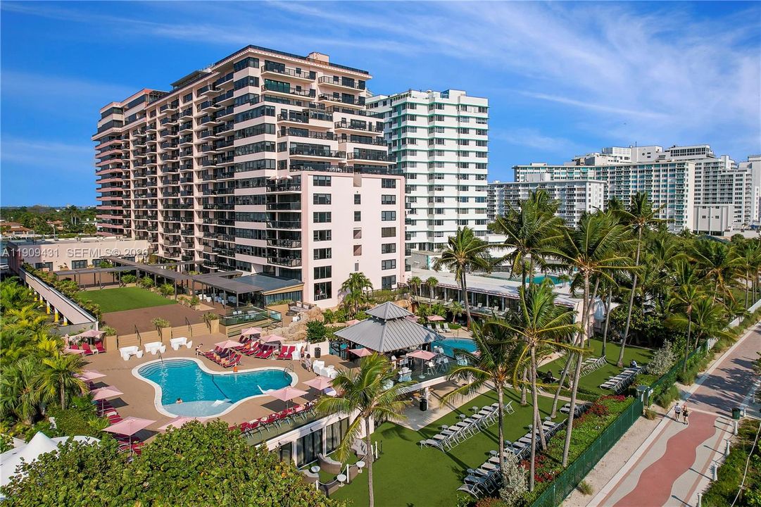 Active With Contract: $489,000 (1 beds, 1 baths, 790 Square Feet)