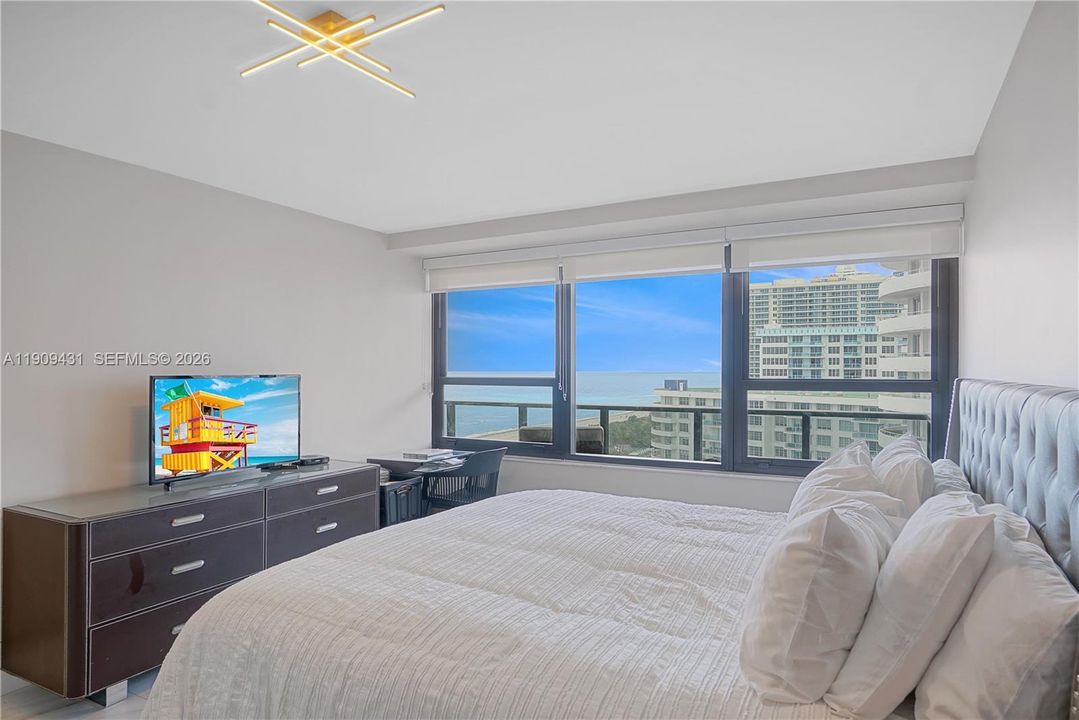 Active With Contract: $489,000 (1 beds, 1 baths, 790 Square Feet)