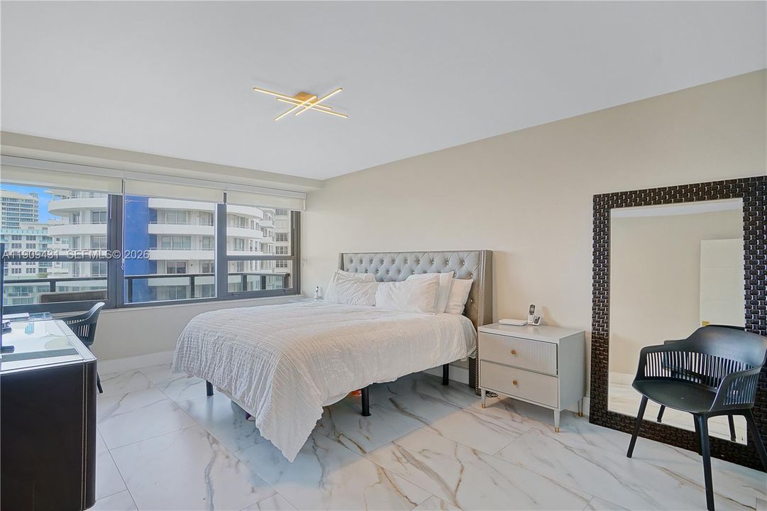 Active With Contract: $489,000 (1 beds, 1 baths, 790 Square Feet)