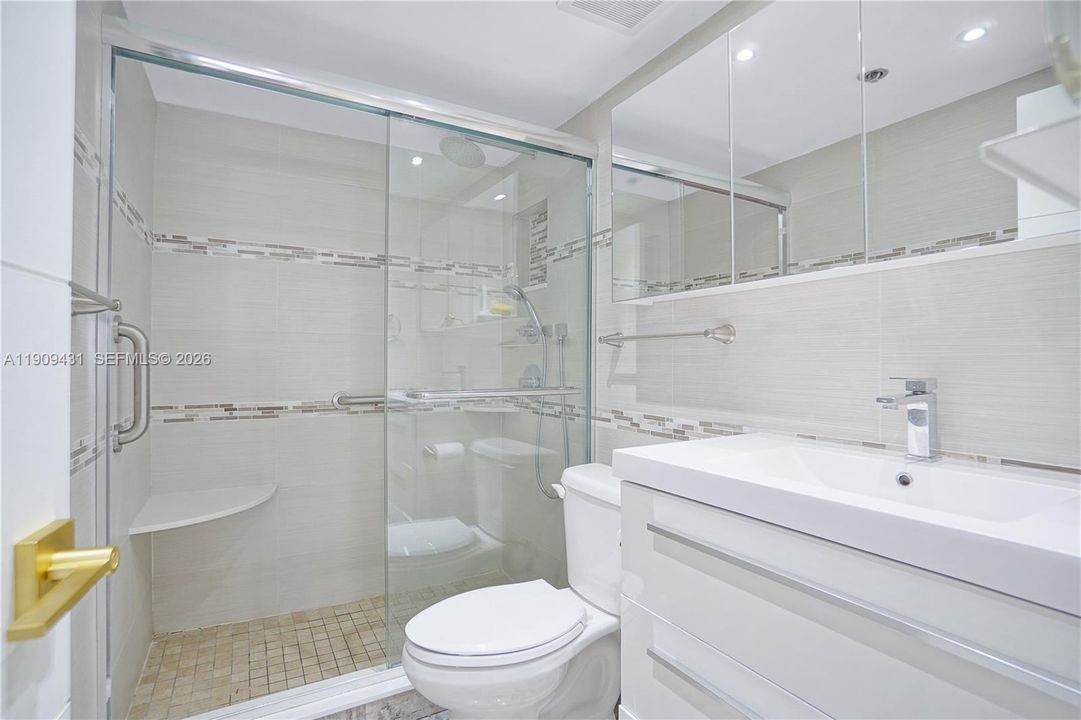 Active With Contract: $489,000 (1 beds, 1 baths, 790 Square Feet)