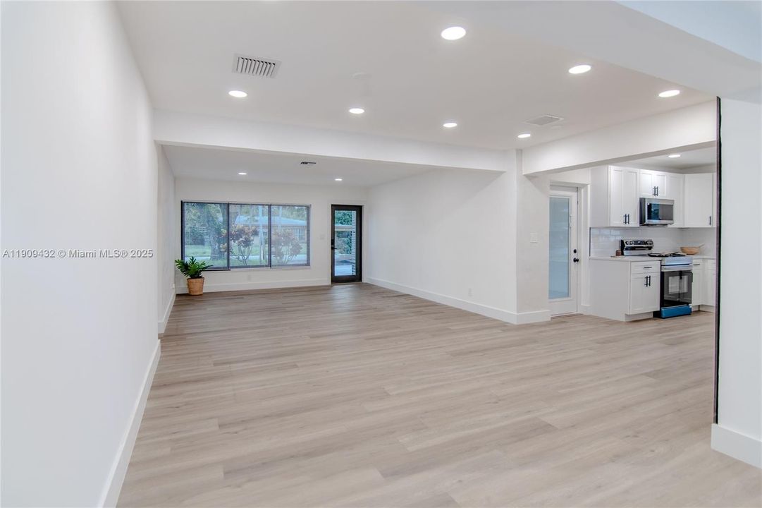 Active With Contract: $579,000 (3 beds, 2 baths, 1490 Square Feet)