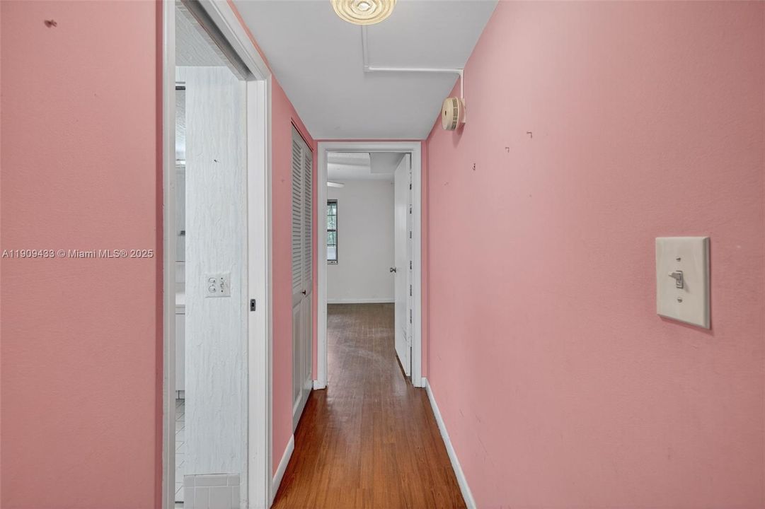 待售: $110,000 (2 贝兹, 2 浴室, 1156 平方英尺)