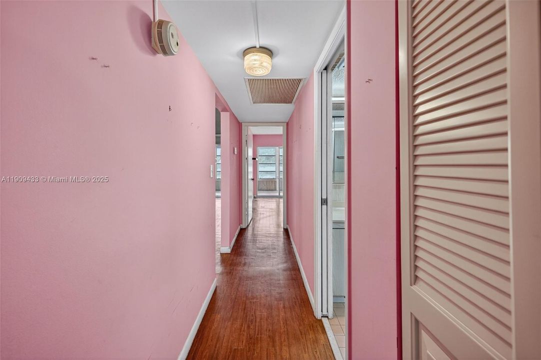 待售: $110,000 (2 贝兹, 2 浴室, 1156 平方英尺)