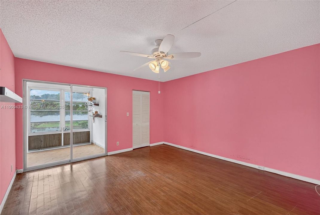 待售: $110,000 (2 贝兹, 2 浴室, 1156 平方英尺)