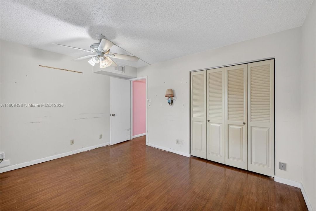 待售: $110,000 (2 贝兹, 2 浴室, 1156 平方英尺)