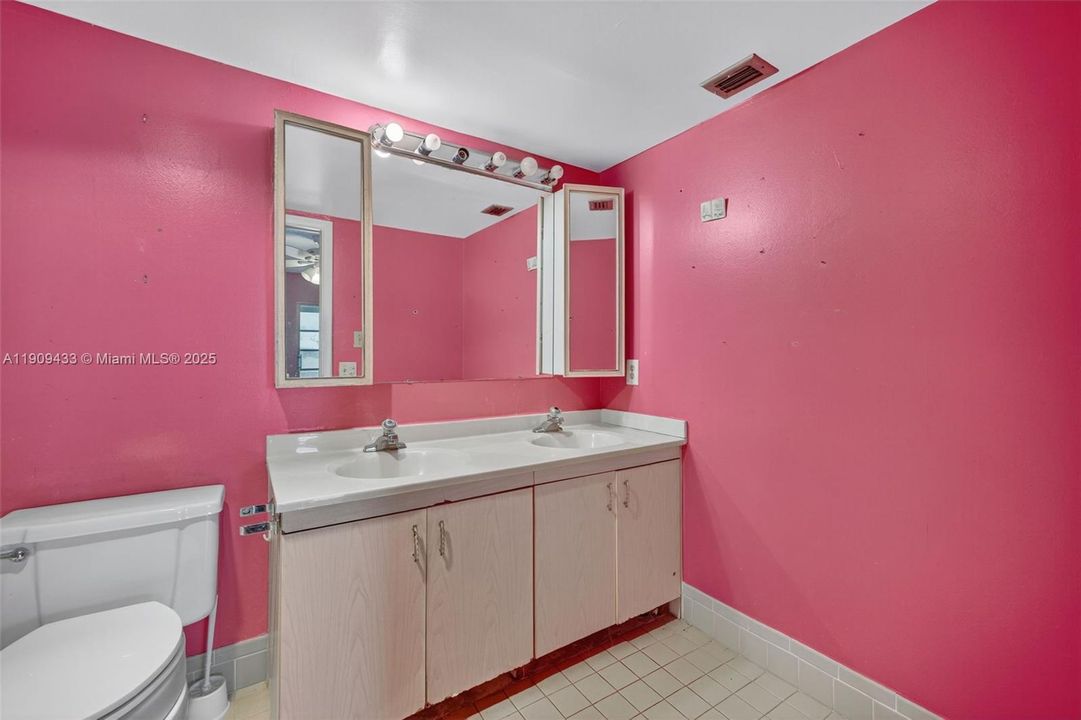 待售: $110,000 (2 贝兹, 2 浴室, 1156 平方英尺)