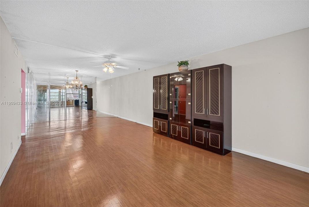 待售: $110,000 (2 贝兹, 2 浴室, 1156 平方英尺)