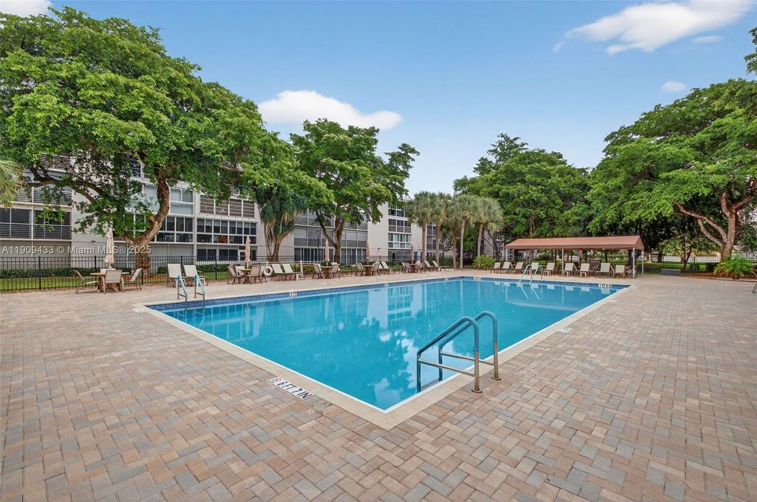 待售: $110,000 (2 贝兹, 2 浴室, 1156 平方英尺)