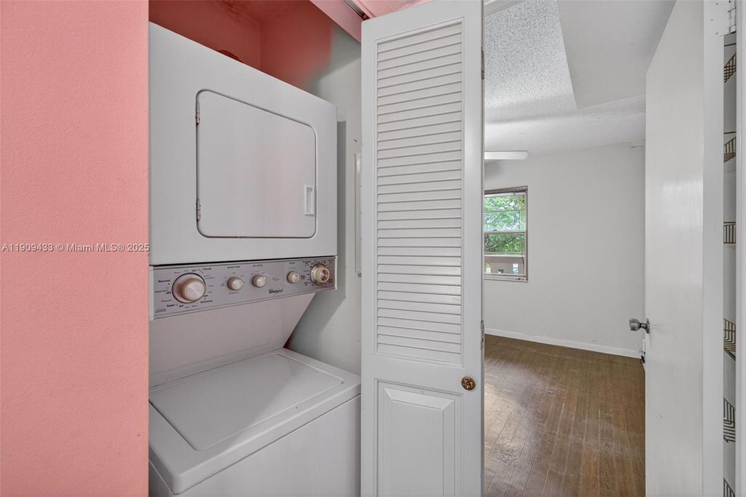 待售: $110,000 (2 贝兹, 2 浴室, 1156 平方英尺)