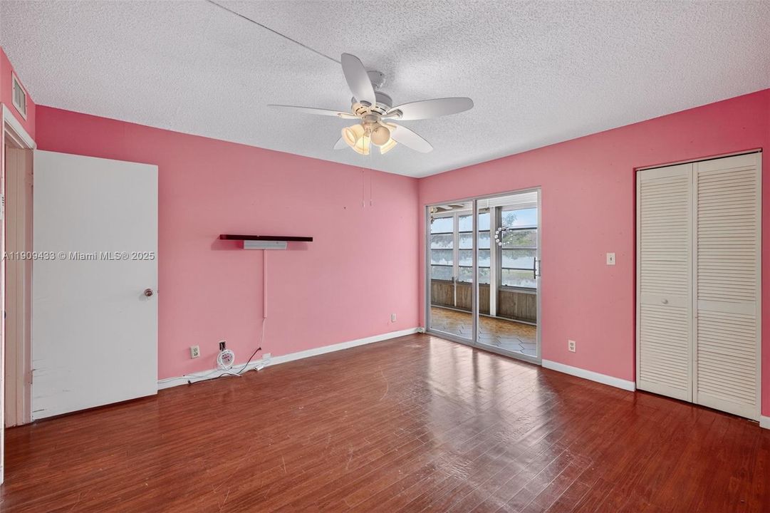 待售: $110,000 (2 贝兹, 2 浴室, 1156 平方英尺)