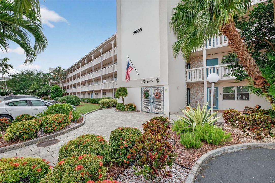 待售: $110,000 (2 贝兹, 2 浴室, 1156 平方英尺)