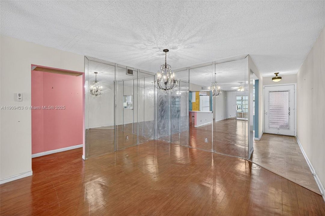 待售: $110,000 (2 贝兹, 2 浴室, 1156 平方英尺)