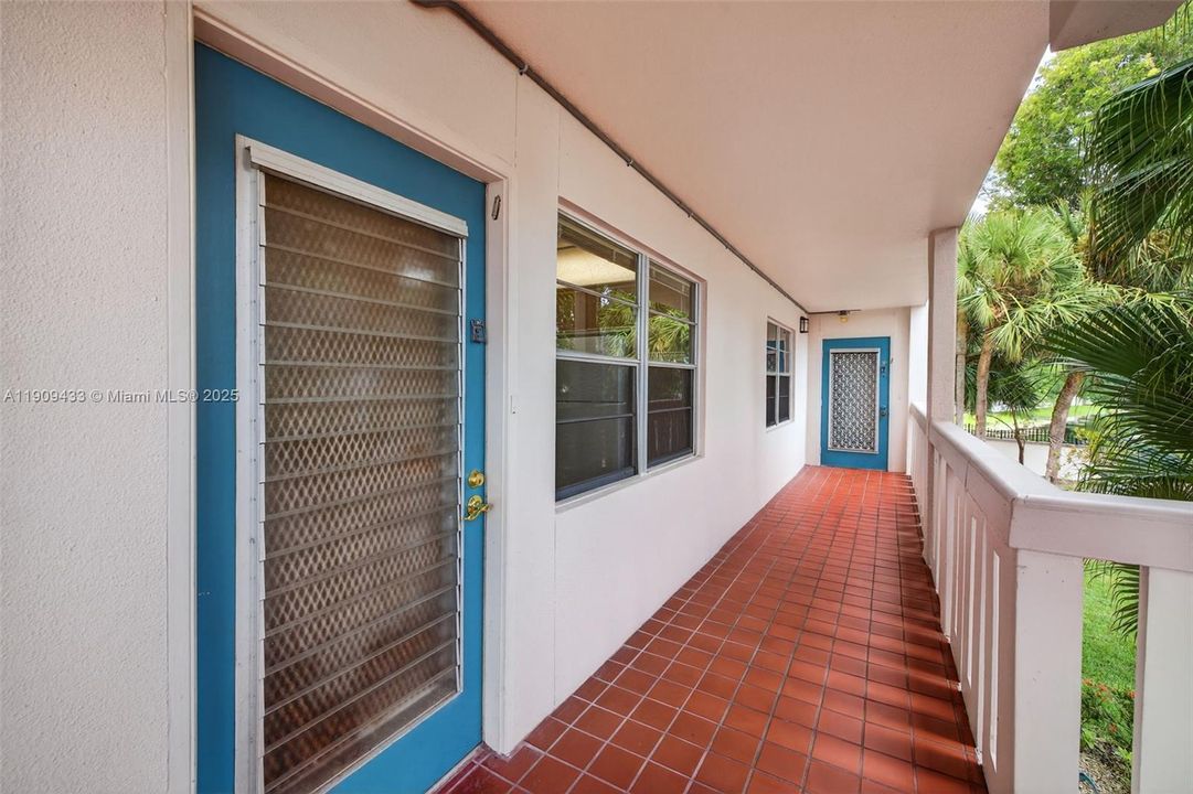 待售: $110,000 (2 贝兹, 2 浴室, 1156 平方英尺)