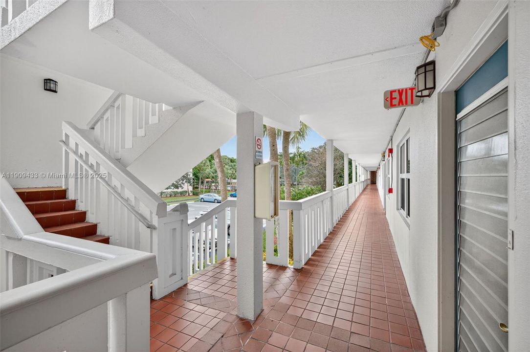 待售: $110,000 (2 贝兹, 2 浴室, 1156 平方英尺)