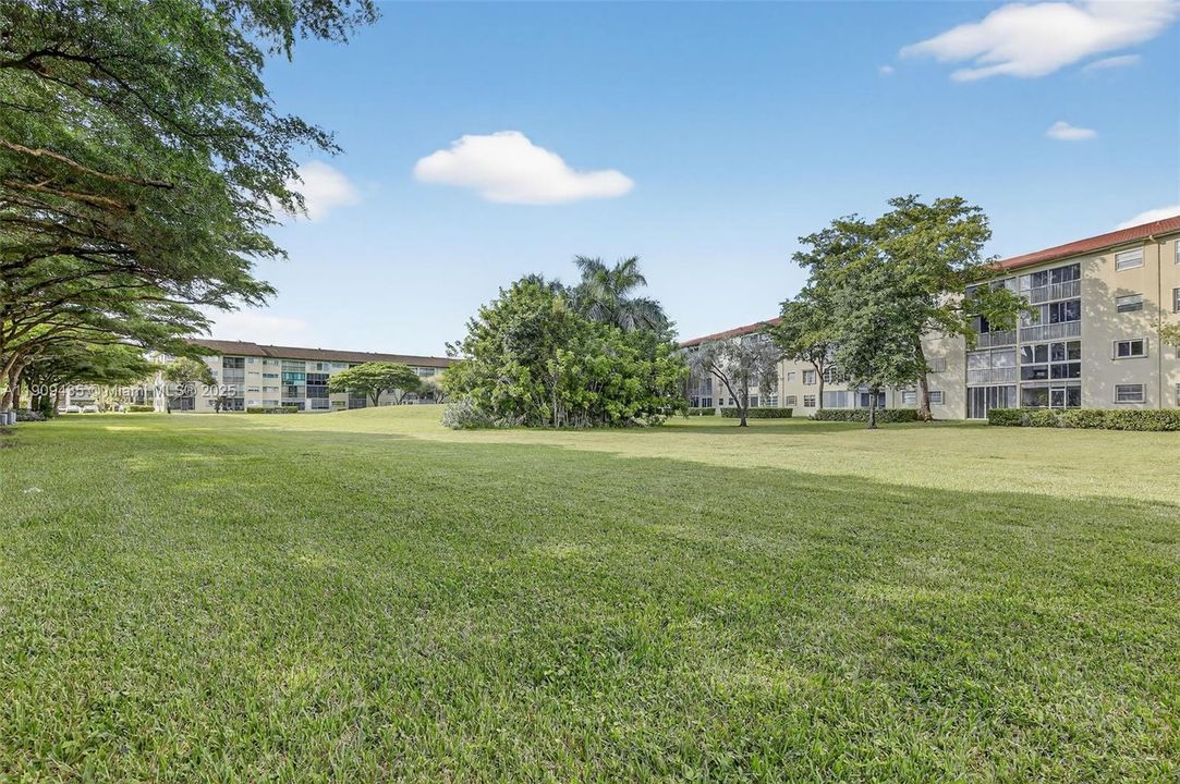 For Sale: $194,000 (1 beds, 1 baths, 940 Square Feet)