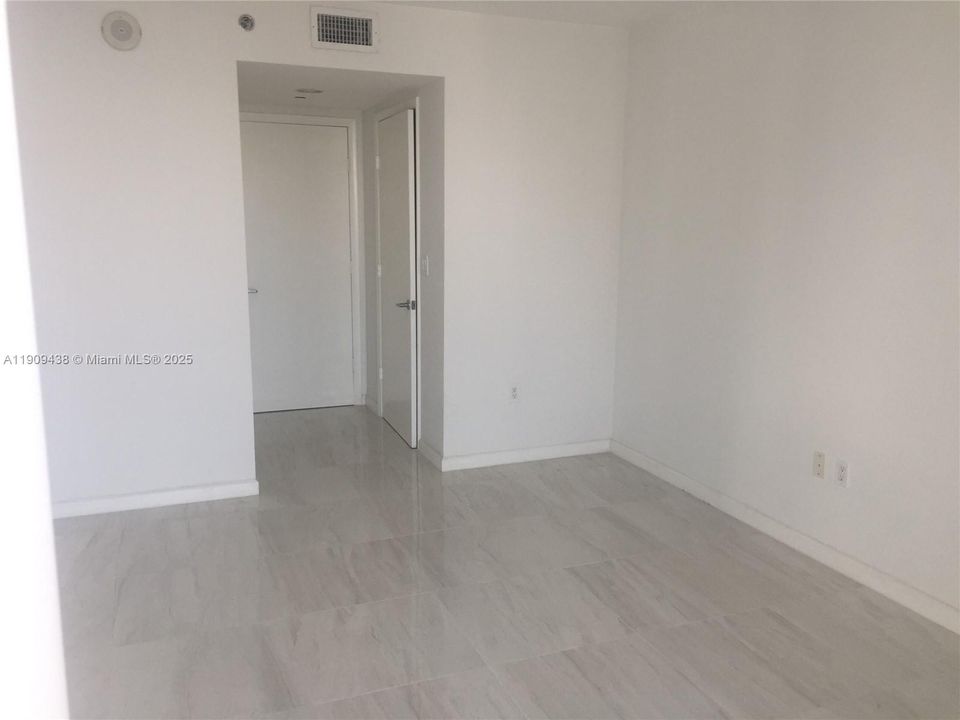 Recientemente alquilado: $4,100 (2 camas, 2 baños, 1256 Pies cuadrados)