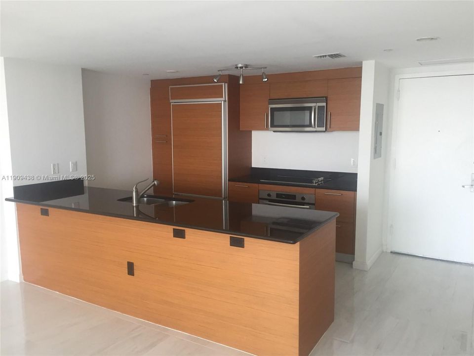 Recientemente alquilado: $4,100 (2 camas, 2 baños, 1256 Pies cuadrados)