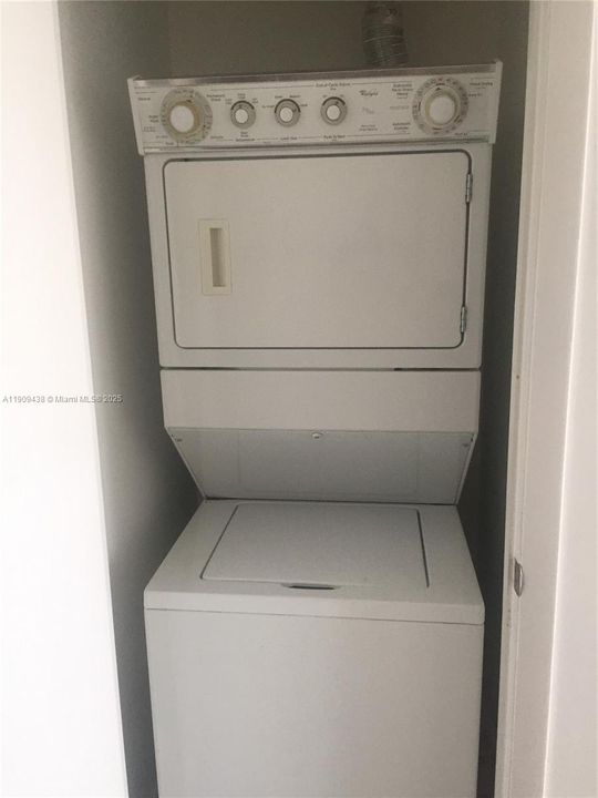 Recientemente alquilado: $4,100 (2 camas, 2 baños, 1256 Pies cuadrados)