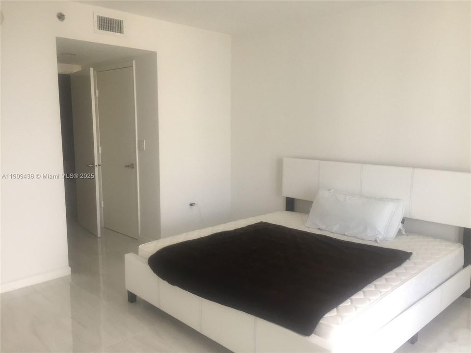 Recientemente alquilado: $4,100 (2 camas, 2 baños, 1256 Pies cuadrados)