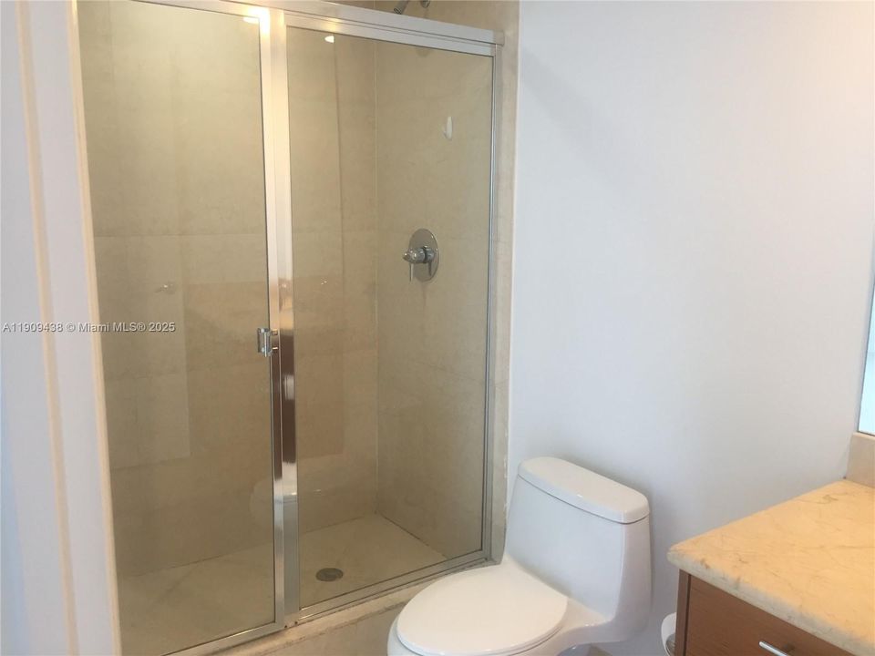 Recientemente alquilado: $4,100 (2 camas, 2 baños, 1256 Pies cuadrados)