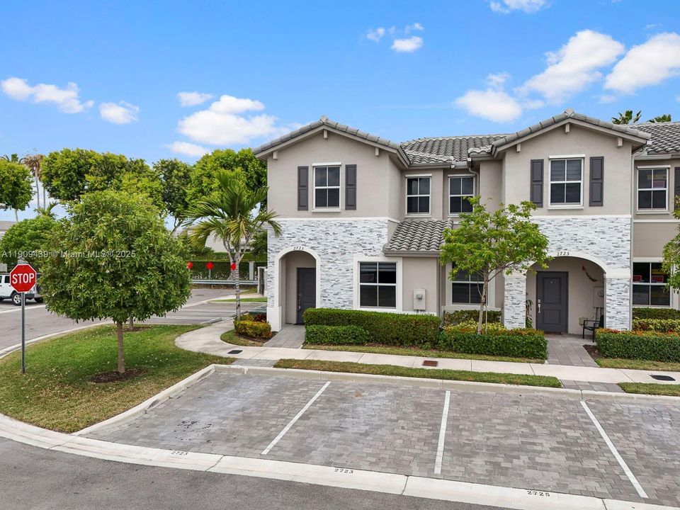 For Rent: $2,600 (3 beds, 2 baths, 1545 Square Feet)