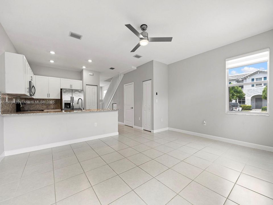 For Rent: $2,600 (3 beds, 2 baths, 1545 Square Feet)