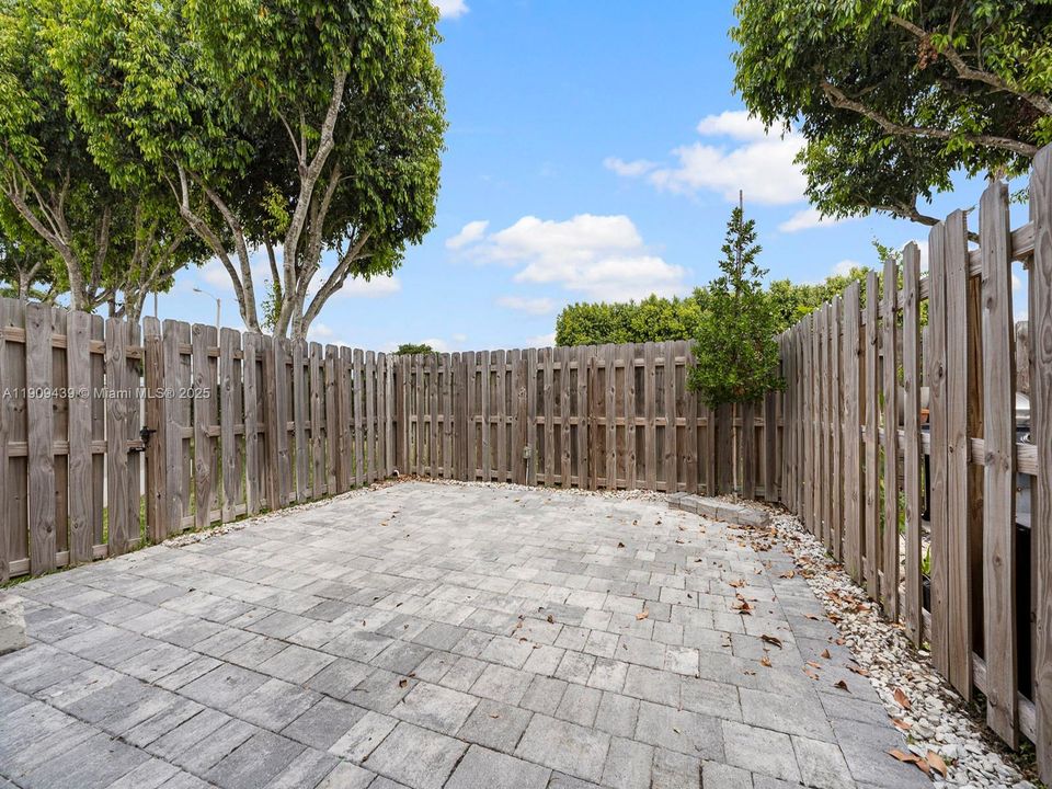 For Rent: $2,600 (3 beds, 2 baths, 1545 Square Feet)