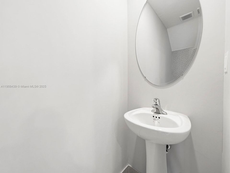 For Rent: $2,600 (3 beds, 2 baths, 1545 Square Feet)