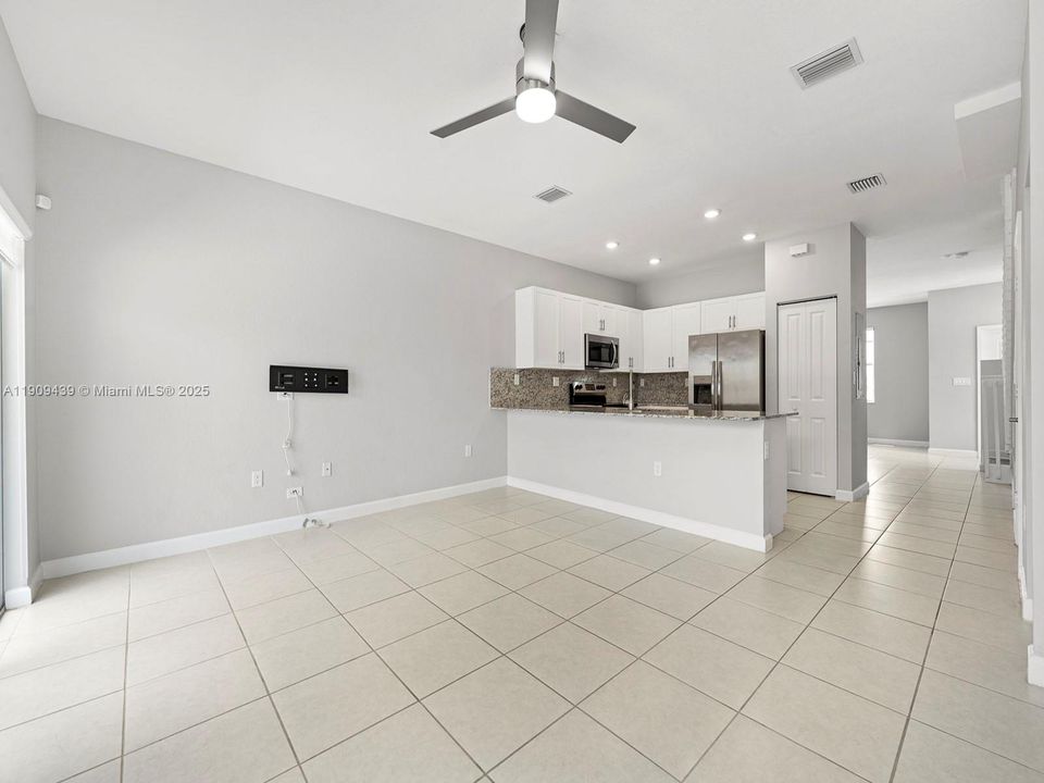 For Rent: $2,600 (3 beds, 2 baths, 1545 Square Feet)