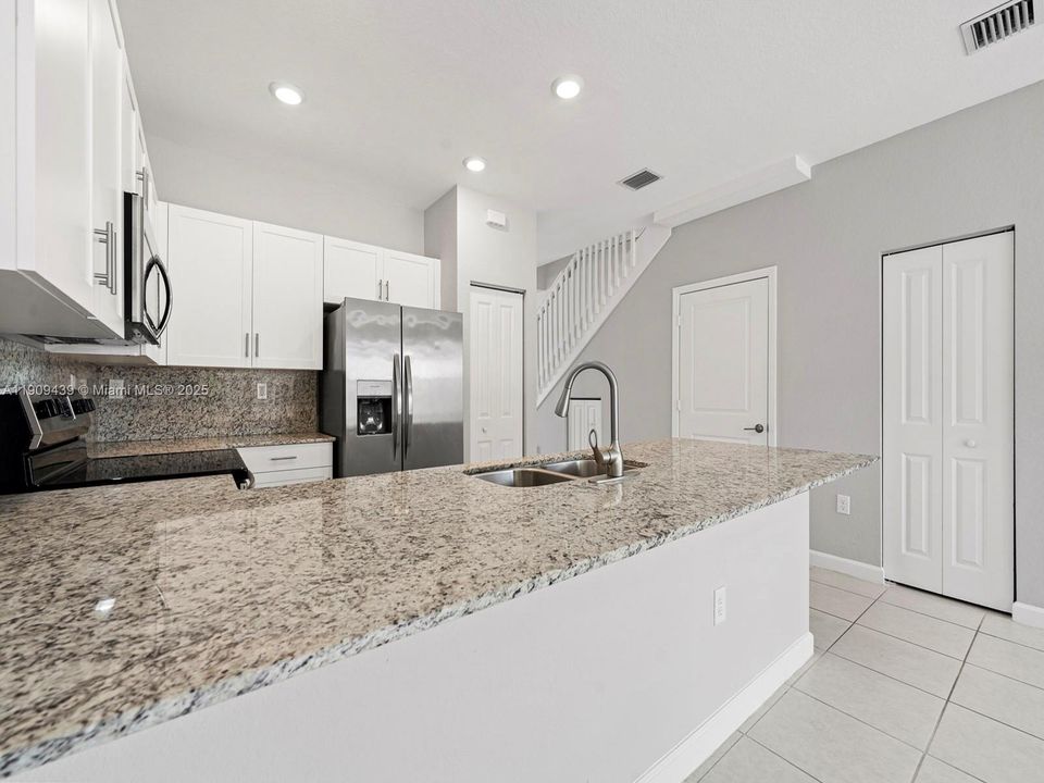 For Rent: $2,600 (3 beds, 2 baths, 1545 Square Feet)