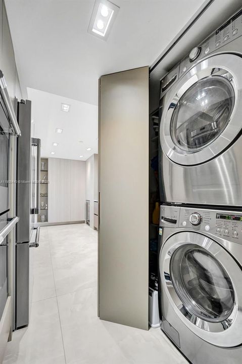 For Sale: $1,590,000 (4 beds, 2 baths, 2360 Square Feet)