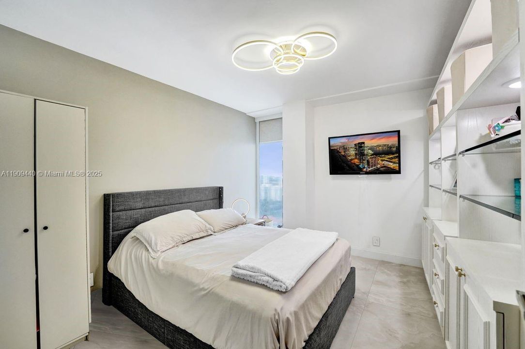 For Sale: $1,590,000 (4 beds, 2 baths, 2360 Square Feet)