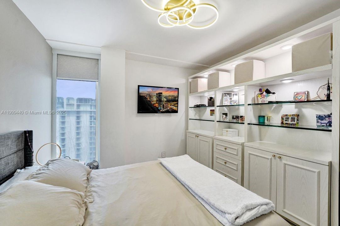 For Sale: $1,590,000 (4 beds, 2 baths, 2360 Square Feet)