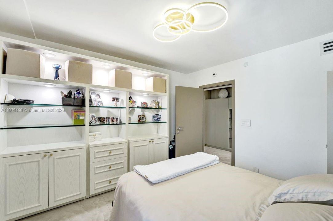 For Sale: $1,590,000 (4 beds, 2 baths, 2360 Square Feet)