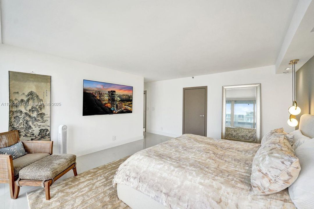 For Sale: $1,590,000 (4 beds, 2 baths, 2360 Square Feet)